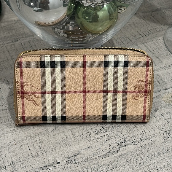 Burberry Wallet - Picture 8 of 10